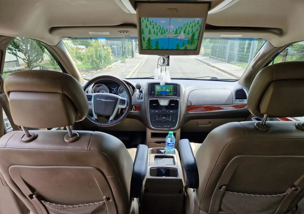 Chrysler Town &amp; Country cena 45999 przebieg: 198315, rok produkcji 2012 z Racibórz małe 172